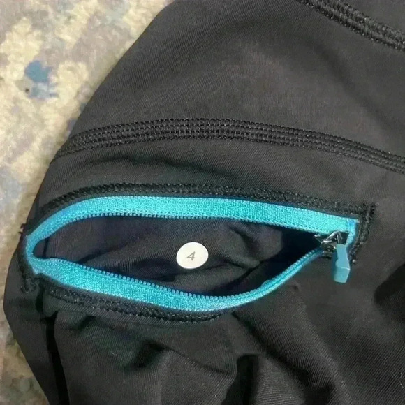 Lululemon Run: Top Speed Crop Mini Brushed Animal Black White  size 4 - Picture 6 of 8